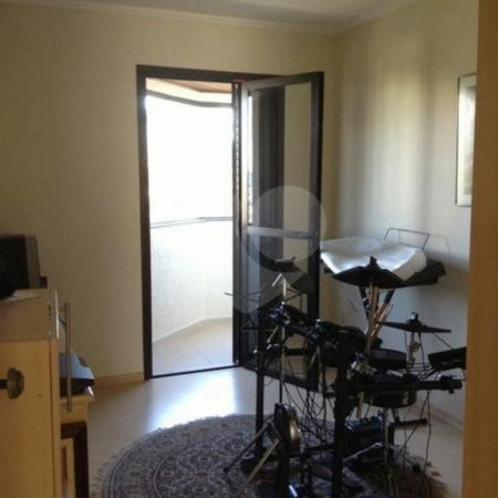 3 quartos, sendo, 2 suítes e 4 vagas de garagem