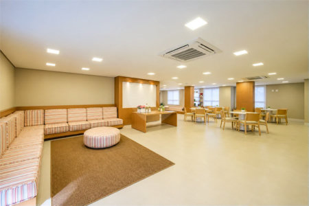 Apartamento de 127 m² em andar alto, com vista livre, 3 suítes planejadas, sacada gourmet envidraçada, 2 vagas e lazer completo, próximo ao Shopping Golden Square e à Avenida Kennedy.