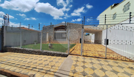 Casa à venda com 3 quartos, sendo 1 suíte,  em Vila Prado, São Carlos, SP