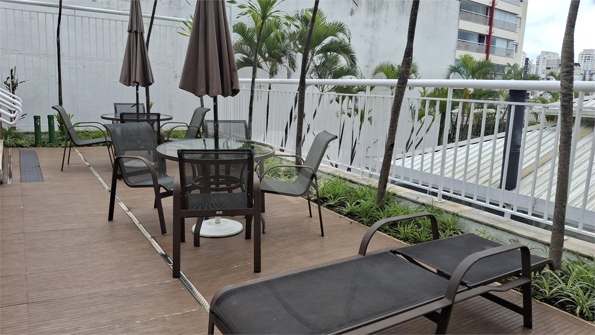 Apartamento com 2 vagas no Campo Belo