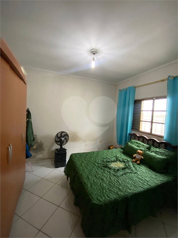 Casa Térrea com 2 dormitórios.