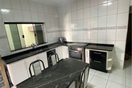 Sobrado para venda na cidade de Ibaté-SP.
