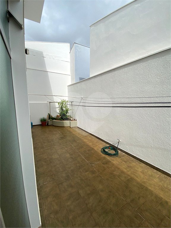 Casa Térrea com 3 suítes, sendo 1 suíte master.