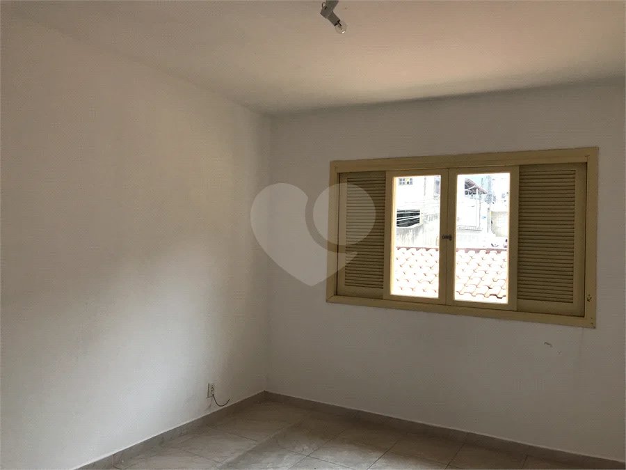 Sobrado à venda com 3 quartos em Vila Nivi, São Paulo, SP