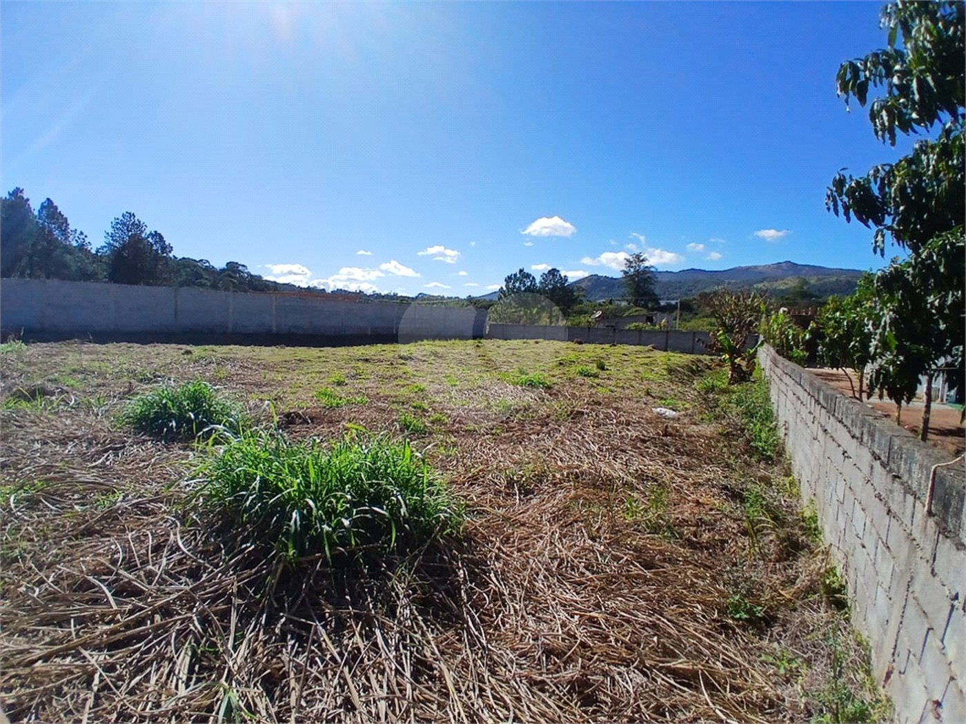 Terreno a venda no Jardim Estância Brasil com 1400m²