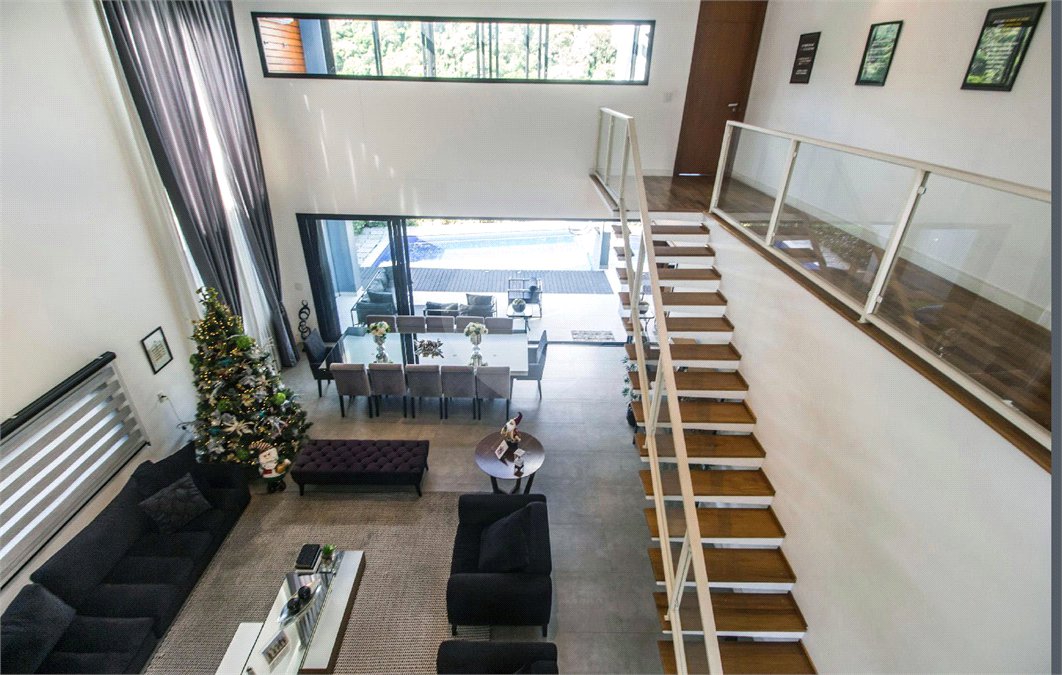 Casa de Alto Padrão à Venda no Residencial Campos do Conde – Santana de Parnaíba/SP