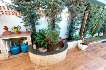 Casa residencial com ponto comercial a venda no Centro
