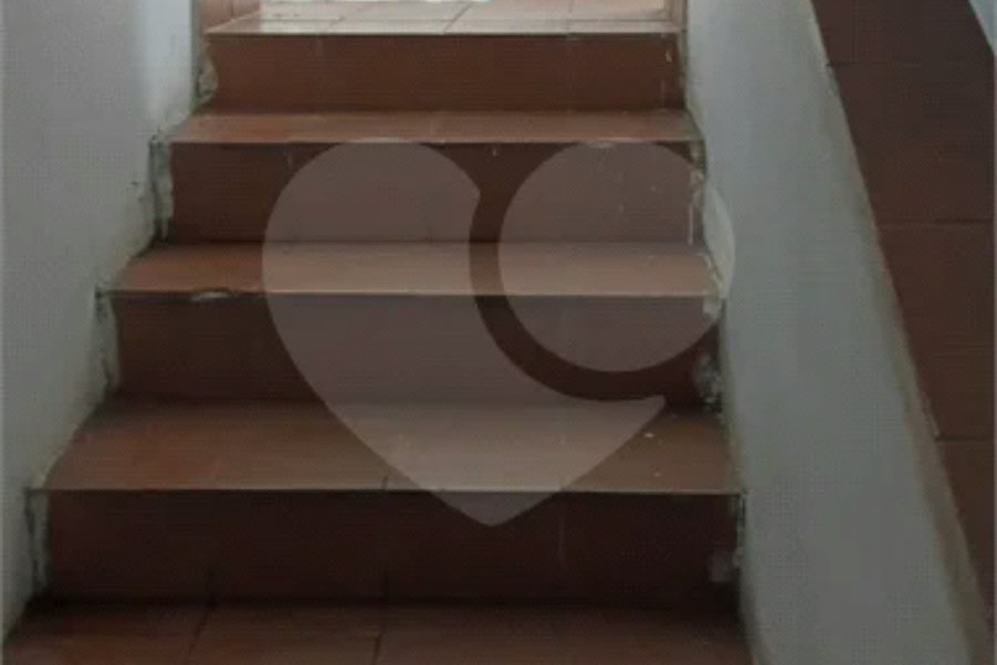 IMÓVEL COM SOBRADO + OUTRA CASA NO TERRENO, ÓTIMA PARA RENDA OU FAMÍLIA GRANDE