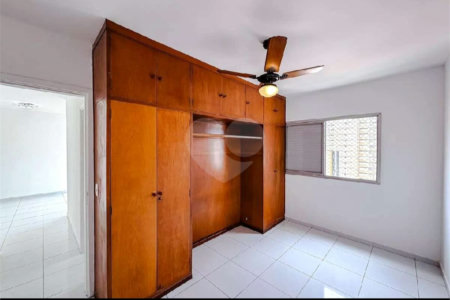 Apartamento à Venda na Aclimação 80m² 2 Dormitórios 1 vaga Sacada Andar Alto Estuda permuta.