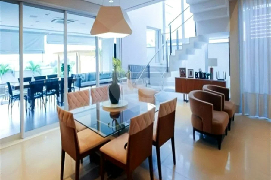 Casa de Alto Padrão em Condomínio com 4 suítes.