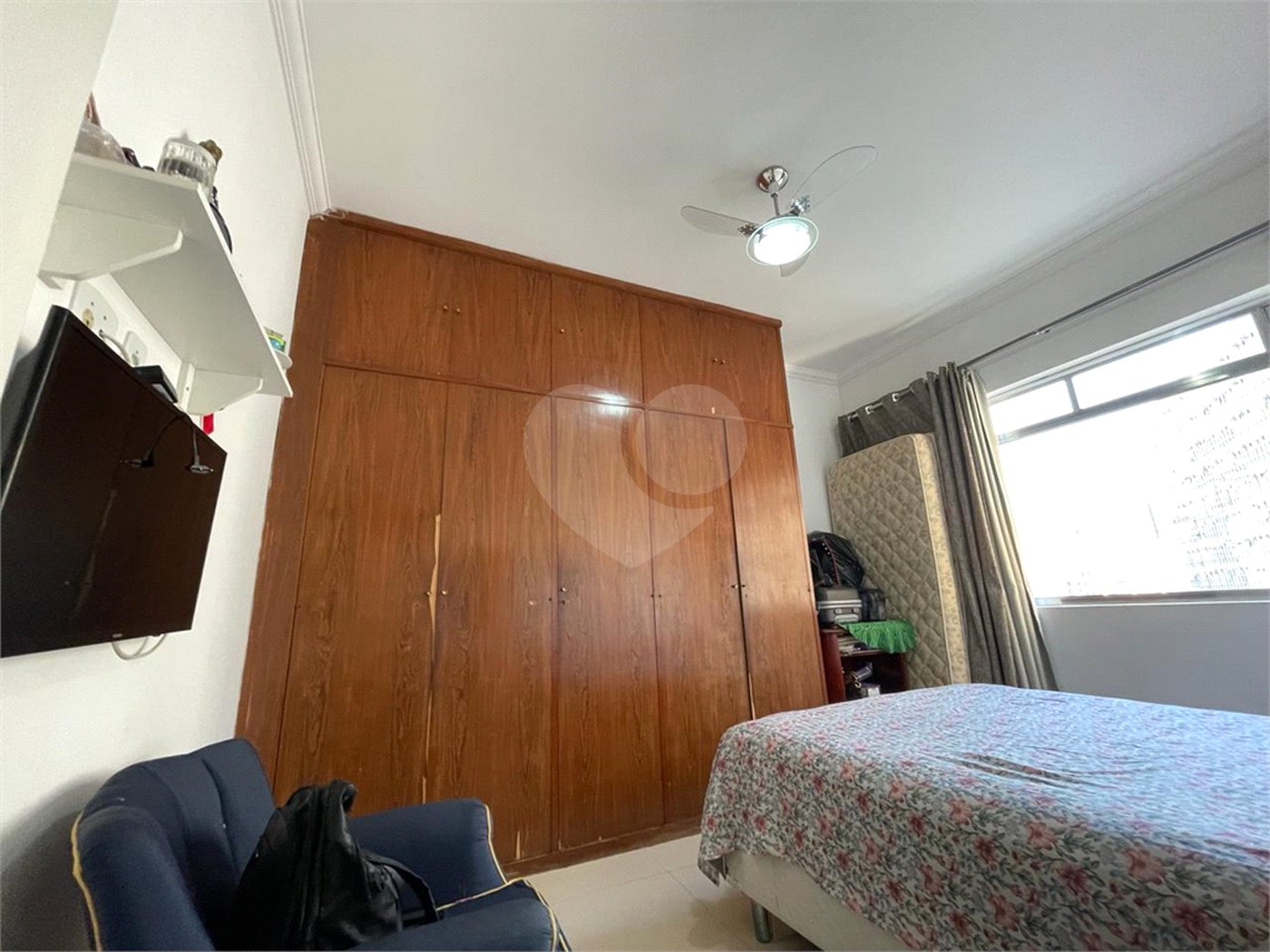 Apartamento á venda na Bela Vista com 57m² reformado e com armário embutido.