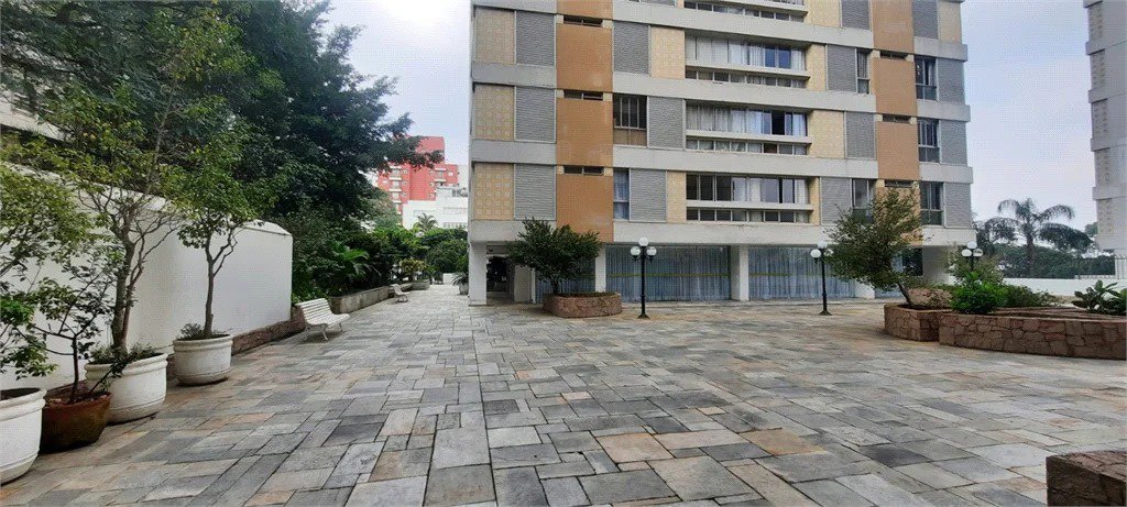 Apartamento à venda com 3 quartos, sendo 1 suíte, em Vila Madalena, São Paulo, SP