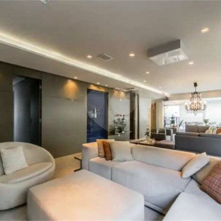 Apartamento de 306m² na melhor região de Moema, 3 suítes, 5 vagas, varanda gourmet, depósito, fora de rota