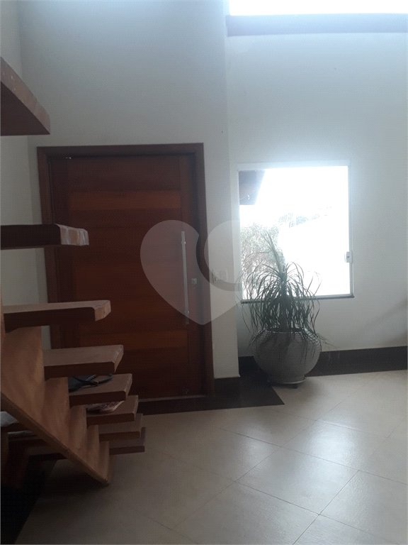 Sobrado à Venda no Condomínio Picollo Villagio com mobilha