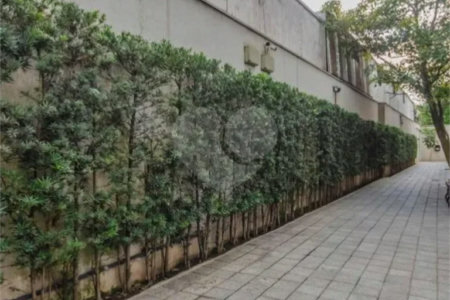 Apartamento no Ipiranga de 68m2 com 2 dorms, 1 suíte, 2 banheiros, 1 vaga. Estuda permuta.