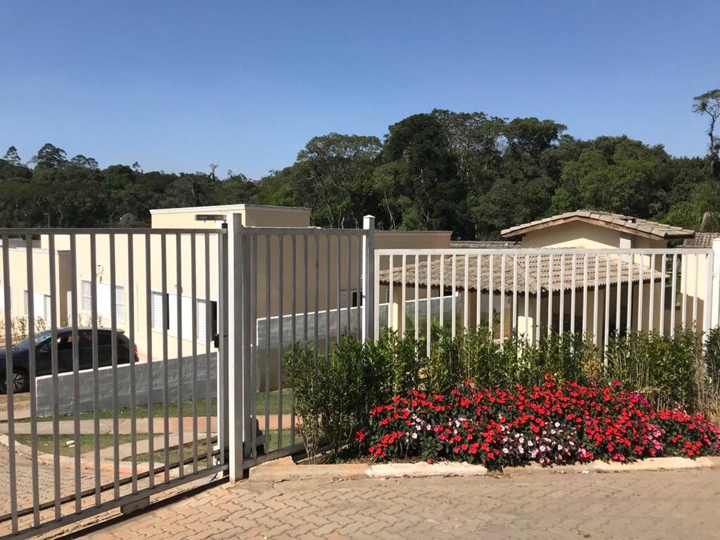 Casa à venda com 3 quartos, sendo 1 suíte,  no condomínio Residencial Vila D`ouro, Cotia - SP