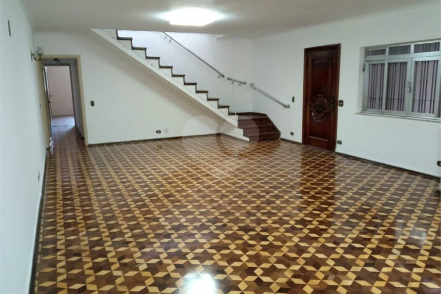 Excelente Sobrado com 04 suítes. Venha fazer uma visita.
