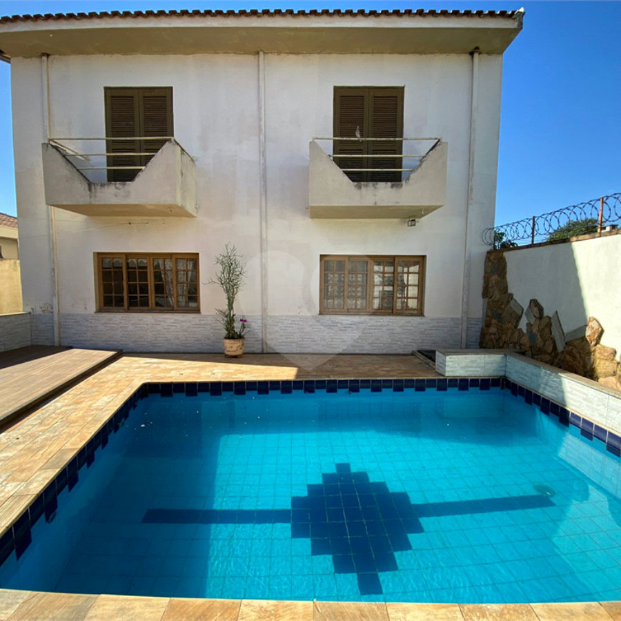 Casa/sobrado para venda com piscina no Santa Felícia Jardim