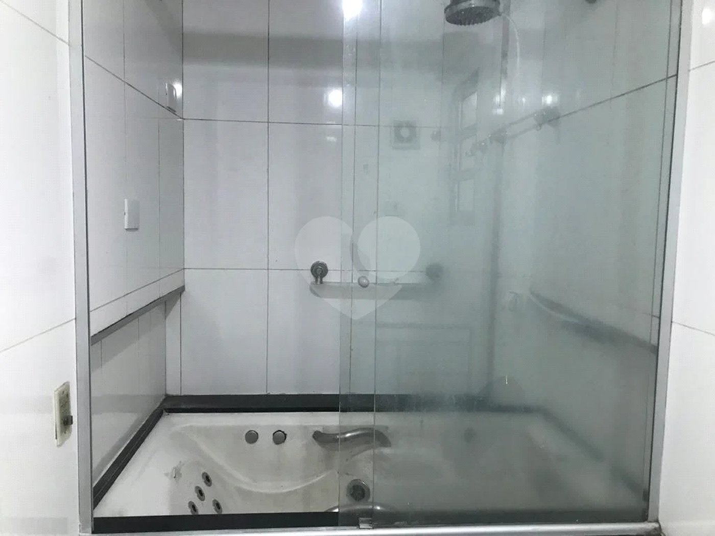 Espaço e Segurança no Bom Retiro: Apartamento de 100 m² com Infraestrutura Completa