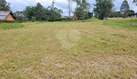 Terreno à venda no condomínio Vila Pinhal, Itirapina - SP