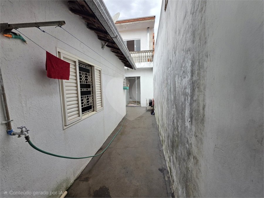 Casa térrea à venda no Douradinho com 2 quartos e edícula com mais dois quartos e 2 banheiros.