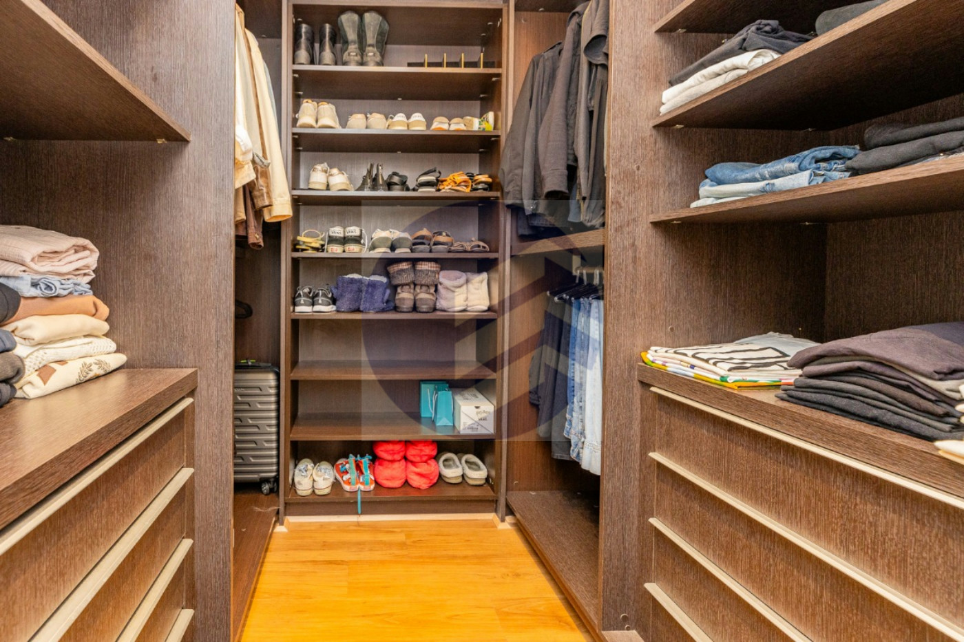 Duplex à venda com 3 quartos, sendo 3 suítes, em Vila Suzana 287m²