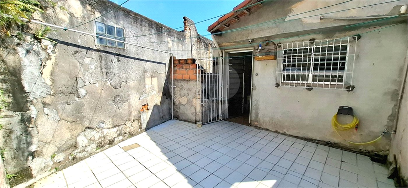 Excelente Sobrado eom ótima localização. Venha fazer uma visita.