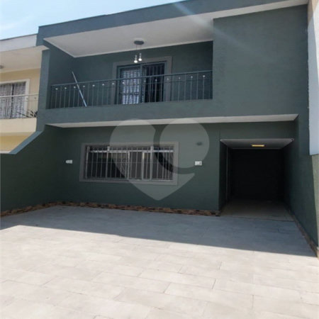 Casa Sobrado à venda de 4 dormitórios sendo 1 suíte e 2 vagas na Saúde