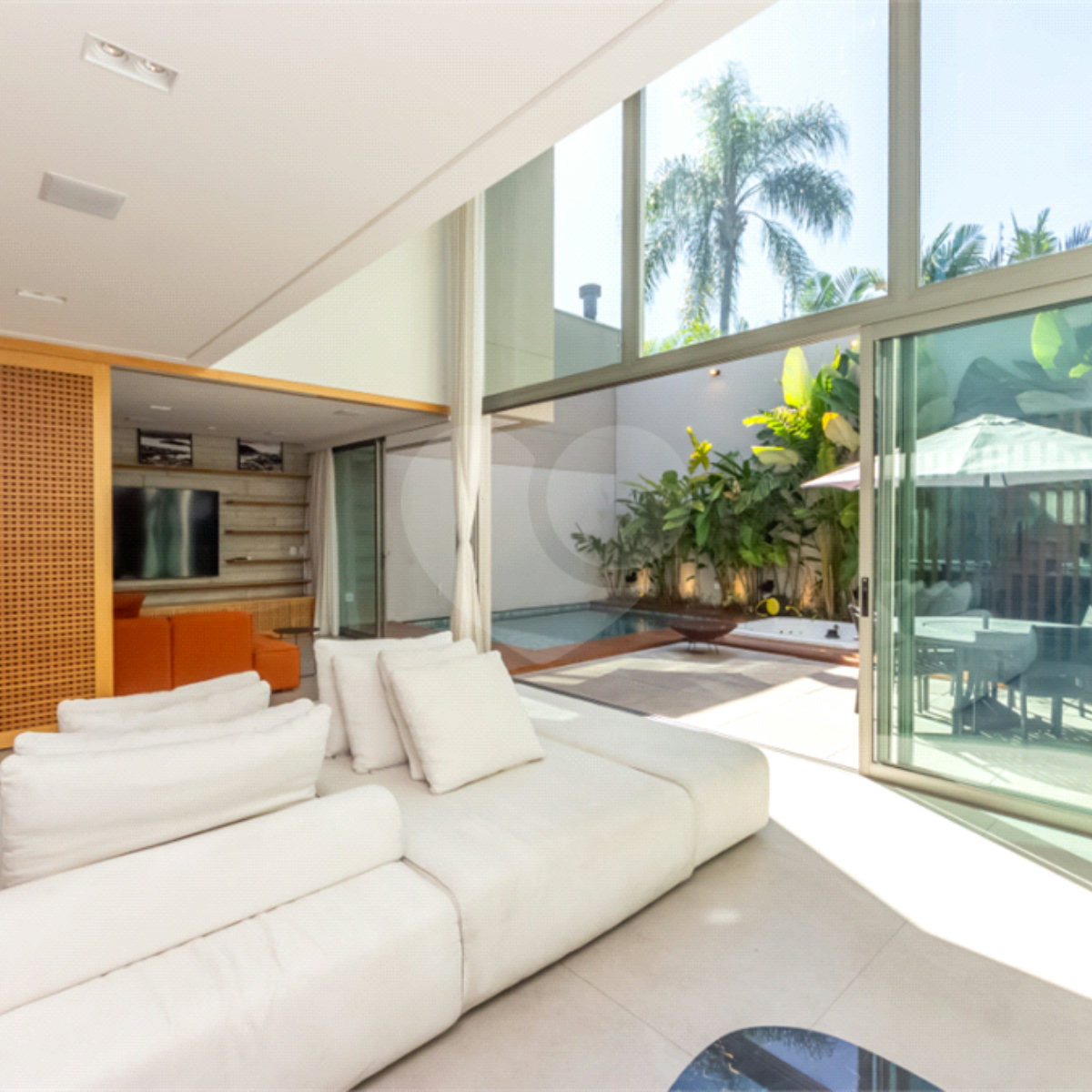 Casa à venda com 3 suítes no condomínio Lazuli, São Paulo - SP