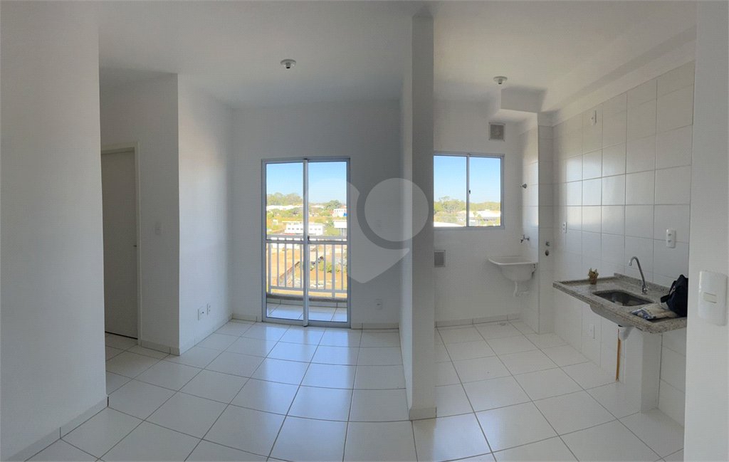 Apartamento no Condomínio Parque das Acácias.