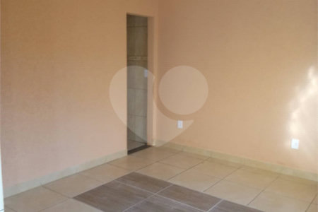 Casa térrea com salão comercial para venda no Maria Stella Fagá.