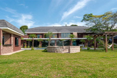 Casa à venda com 4 suítes no condomínio Vale da Santa Fé, Vinhedo - SP