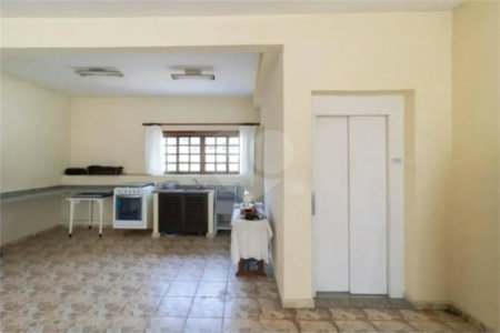 Casa com 3 dormitórios sendo 3 suítes com 03 vagas de garagem.