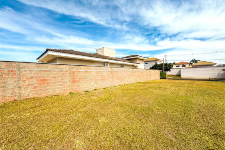 Terreno com 494m2 á venda, no condomínio Damha II, em São Carlos.