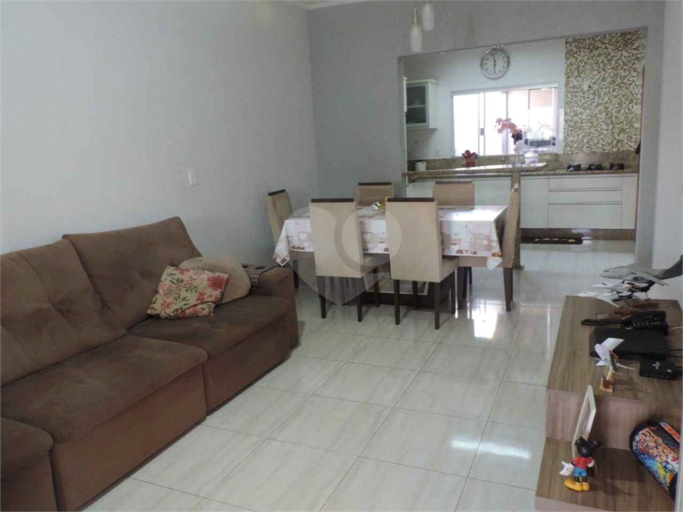 Casa Térrea com 2 dormitórios, sendo 1 suíte.