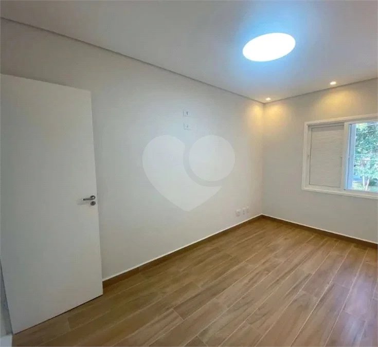 Casa à venda no bairro Dos Casa, em São Bernardo do Campo, com 280 m², 4 dormitórios, 3 suítes, 4 vagas, hidromassagem e fácil acesso às principais rodovias.
