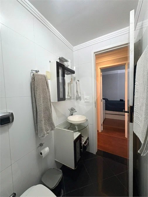 Apartamento reformado e mobiliado no Residência América - Venda - Parque Maria Domitila