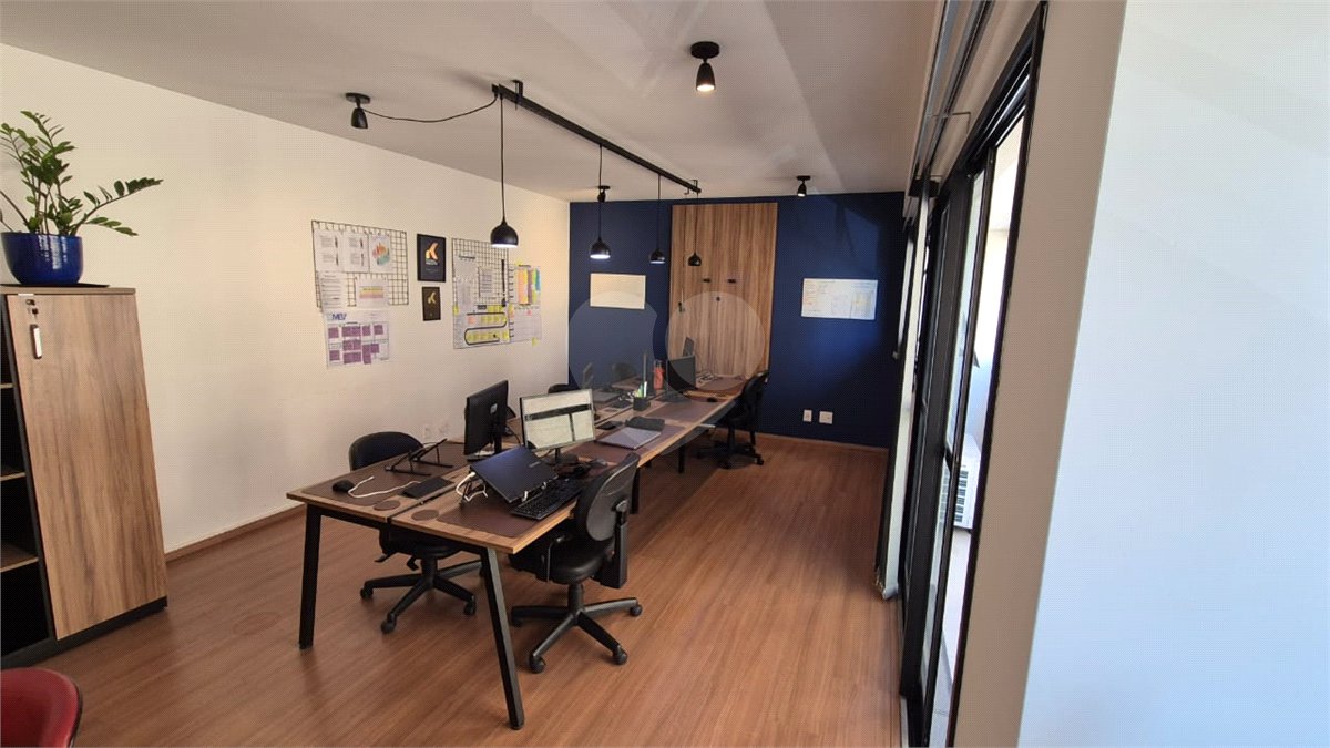 Sala Comercial moderna bem localizada .