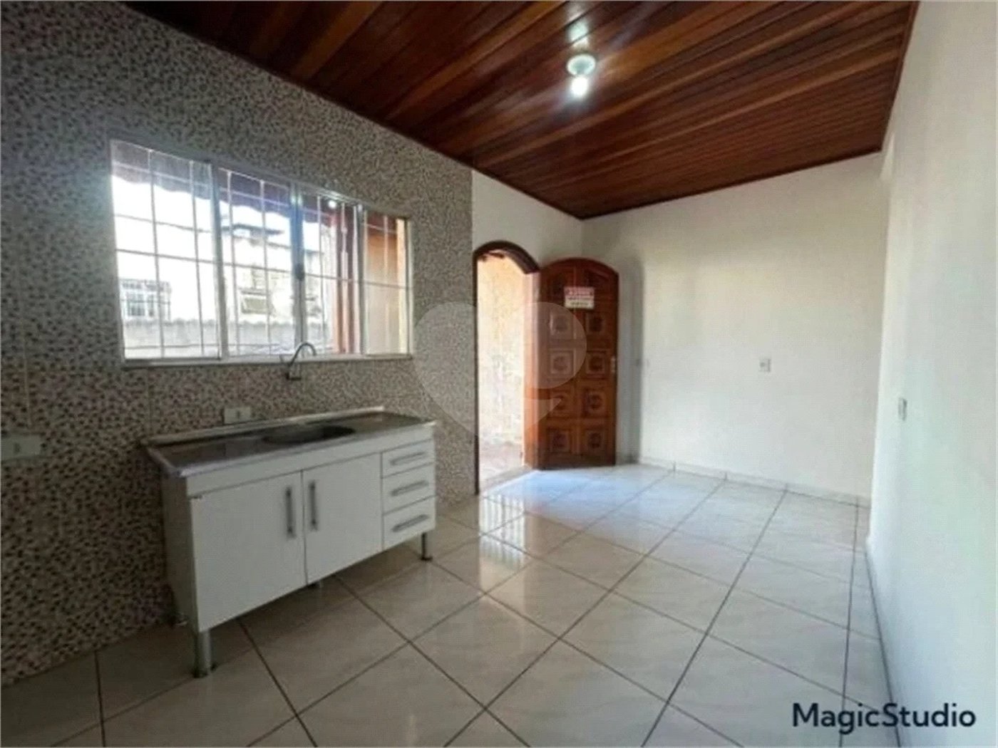 Casa com 200m² , 5 dormitórios , sendo 1 suíte , 3 vagas de garagem , à venda em Guarulhos.