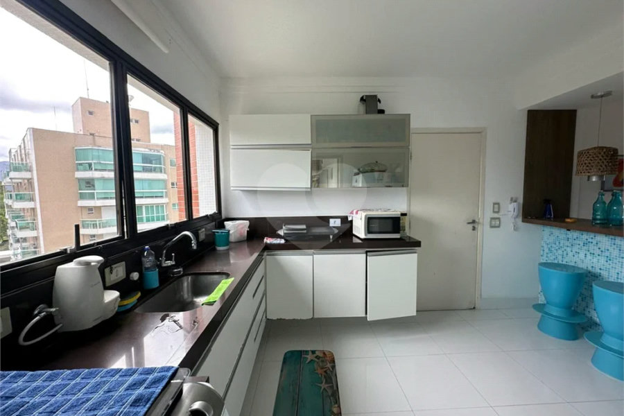 Apartamento à venda com 3 quartos, sendo 1 suíte,  em Riviera de São Lourenço, Bertioga, SP