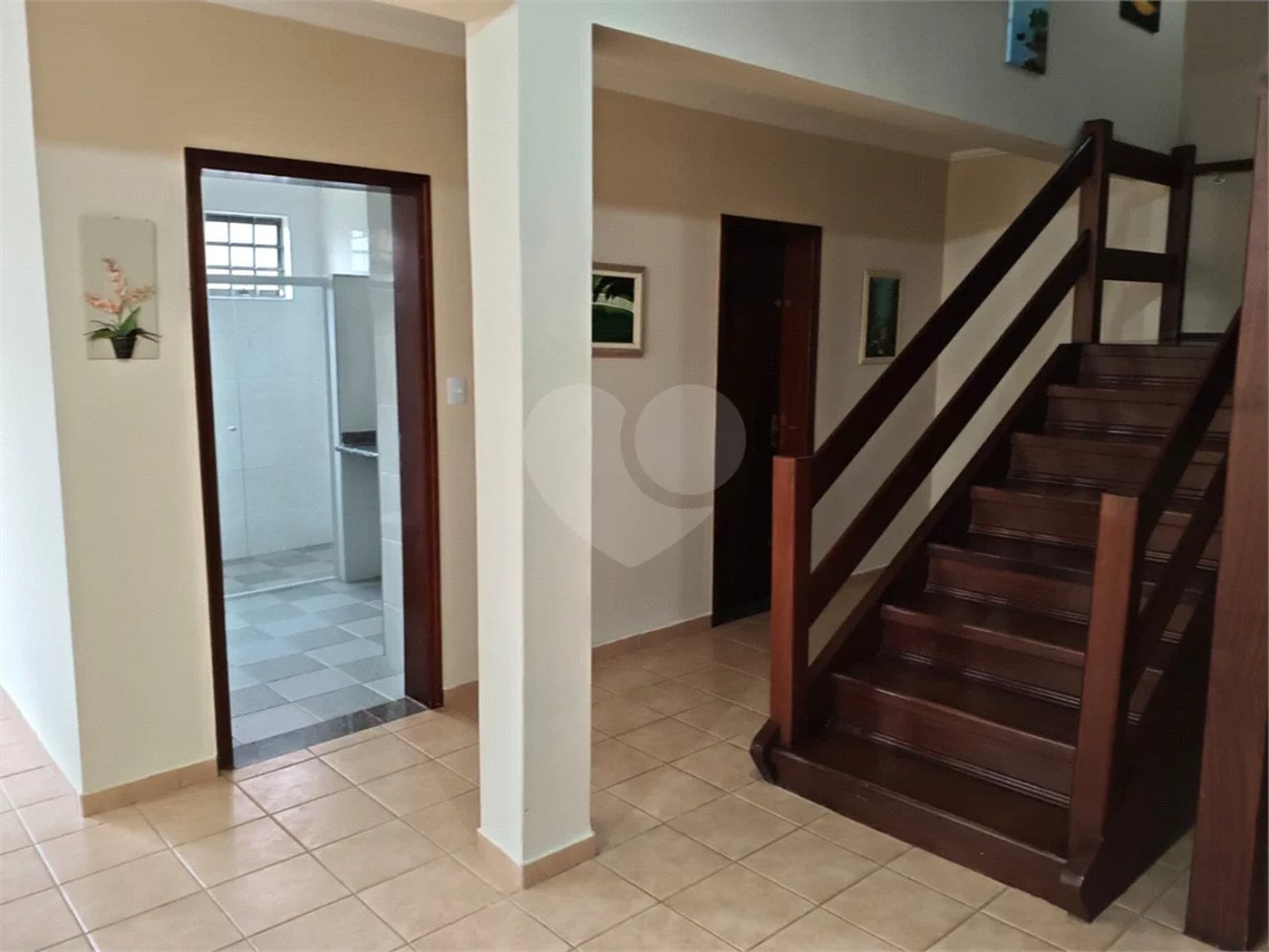 Casa à venda com 4 quartos, sendo 2 suítes,  em Country Residencial Felix, Bom Jesus dos Perdões, SP