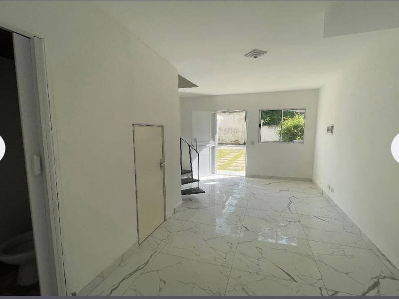 Sobrado à venda com 2 quartos no condomínio Ville de Vie 2, Cotia - SP