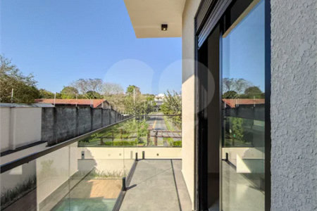 Indaiatuba - Condomínio Milano - Sobrado - 350 m² de terreno - 240 m² de área construída - 4 vagas de garagem, sendo 2 cobertas - Salas de estar e jantar integradas - 3 suítes com closet e varanda no pavimento superior - Escritório no térreo - Espaço gourmet com churrasqueira - Banheiro externo