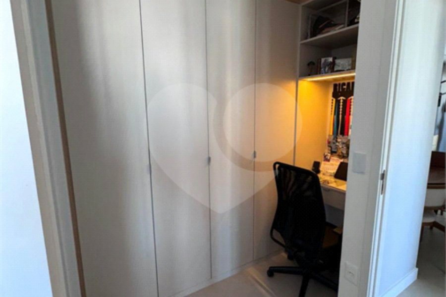 Apartamento á venda de 81m2 no Ipiranga com 2 dorms, 2 suítes, 3 banheiros, 2 vagas. Estuda permuta.