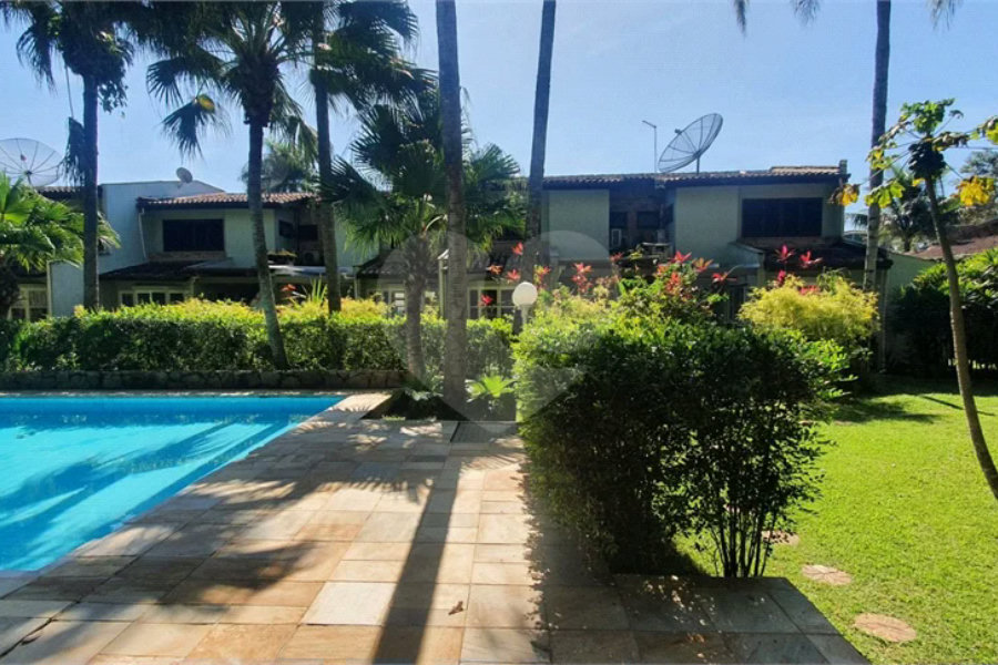 Villagio à venda com 3 quartos, sendo 1 suíte,  em Riviera de São Lourenço, Bertioga, SP