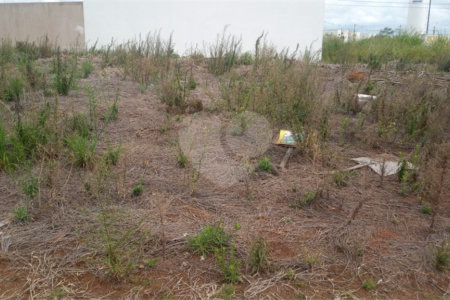 Lote no Jardim do Bosque, aceita financiamento ou aquisição de terreno e construção .