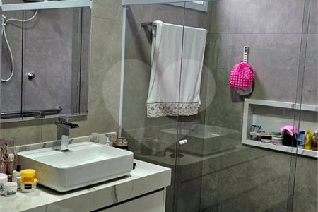 Casa á venda no condomínio Damha I