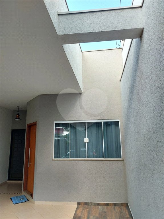 Casa Térrea com 2 dormitórios, sendo 1 suíte.