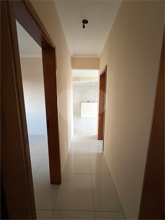 Apartamento no Condomínio Residencial Clarice.