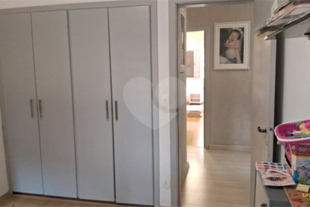 Apartamento a venda na Aclimação com 4 dormitórios e 2 vagas.